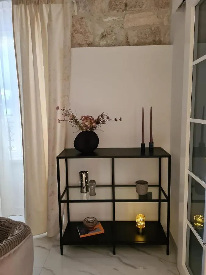 Luxury Rooms L&L Split 0*,
