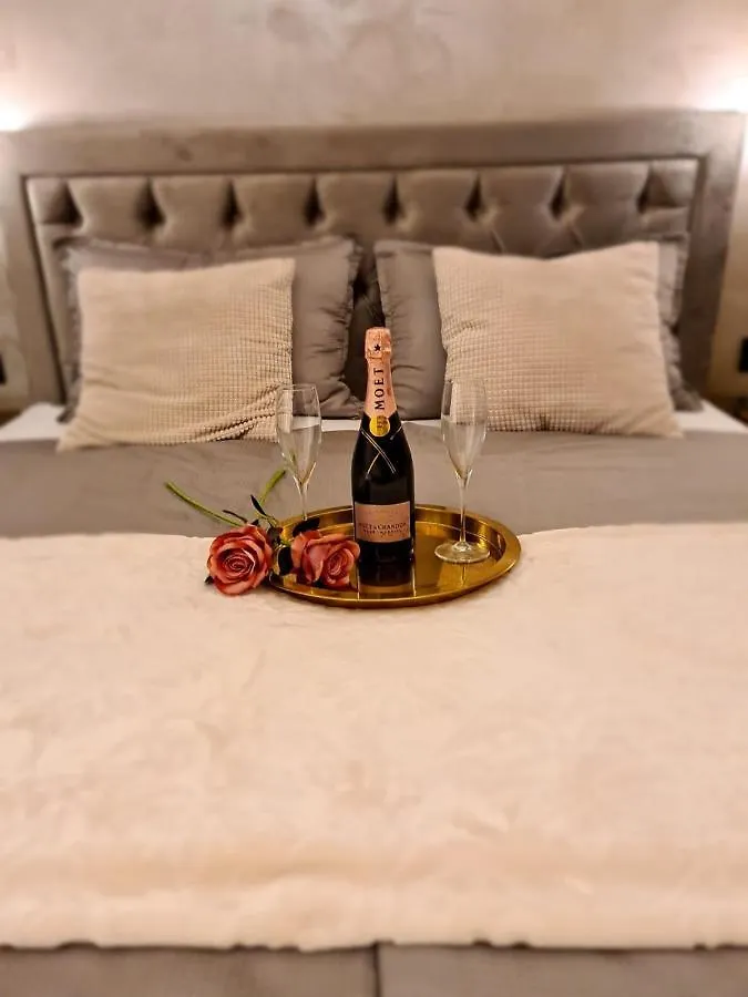 Luxury Rooms L&L Split 0*,