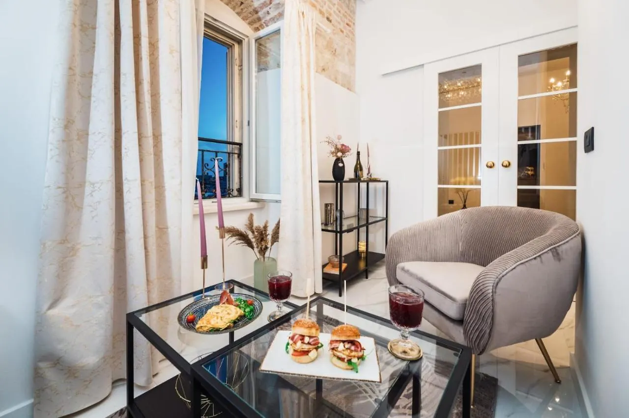 Luxury Rooms L&L Split Bed & Breakfast
